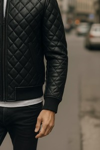 Chaqueta Bomber Acolchada de Piel de Cordero Genuina Negra para Hombre, Hecha a Mano - Product Image 3