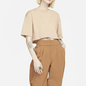 T-shirt court pour femme, vêtement urbain léger, conçu pour un confort quotidien et un style tendance. - Product Image 1