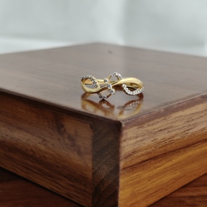 แหวนทองคำขาว 18K ประดับเพชรทรงอินฟินิตี้ ดีไซน์เกลียวแบบฝังเพชรเรียบหรู เรียบง่าย เหมาะสำหรับผู้หญิง สวมใส่ในงานแต่งงาน งานเลี้ยง หรือในชีวิตประจำวัน เป็นของขวัญ - Product Image 2