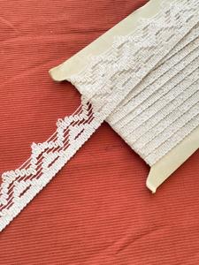 Encaje de Algodón Blanco con Bordado Hermoso y Borde de Ganchillo para Prendas, Manualidades y Textiles para el Hogar - Product Image 5