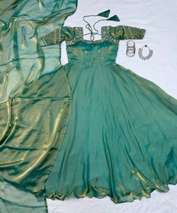 Lehenga Choli de Seda Verde para Mujer, Cuello Cuadrado, Bordado, Elegante Vestido de Novia Estilo India Pakistán, ABC- Signature 85881 - Product Image 3