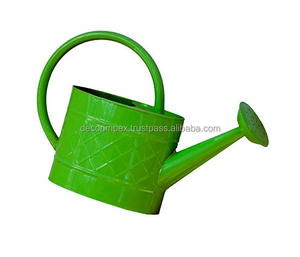 Cet arrosoir dispose d'une poignée pour faciliter le transport et le versement, et d'un long bec qui aide à diriger l'eau avec précision vers la plante - Product Image 4