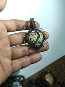 Collar Hecho a Mano con Colgante de Piedra Natural Envuelto en Alambre de Aleación de Cobre con Diseño de Árbol de la Vida, Joyería Budista Clásica de Cristal para Sanación Espiritual - Product Image 5