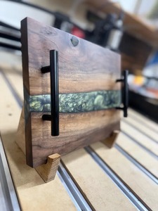 Plateau de service pour thé et café en résine et bois, avec poignées décoratives, créations artisanales en résine, Natural Creations. - Product Image 3