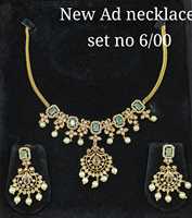 Ensemble de collier et boucles d'oreilles élégants en ornement floral plaqué rhodium vert, avec perles, pour mariée, mariage, fête