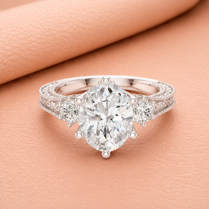 Anillo de Compromiso Vintage de Oro Sólido de 14K con Diamante de Corte Esmeralda Claridad VVS1-VVS2, Piedras Laterales, Chapado en Rodio, Joyería Nupcial de Lujo - Product Image 1
