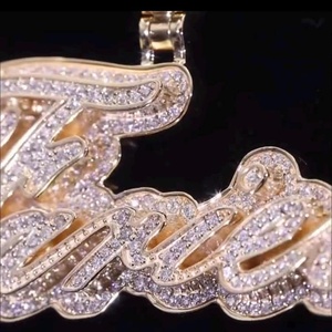 Pendentif de fête certifié en argent 925, double couche bicolore, avec initiale personnalisée en lettres hip-hop de luxe, entièrement sertie de moissanite - Product Image 3