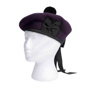 Chapeau Balmoral traditionnel écossais 2026 en laine violet prune avec nœud en velours noir et pompon noir uni - Product Image 4