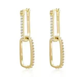 Pendientes de Plata de Ley con Moissanita de Corte Redondo de 2.50 Ct, con Engaste de Garra y Baño de Oro - Product Image 2