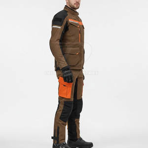 Combinaison textile de moto moderne, conçue pour les motards de tous les jours, avec des panneaux renforcés, un tissu confortable et un design tendance. - Product Image 6