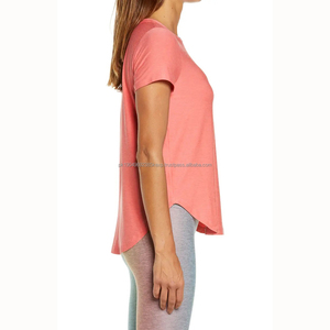 Camiseta de yoga con dobladillo curvo suave y elástico para mujer OEM - Product Image 3
