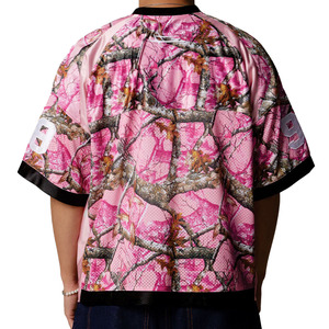 เสื้อเจอร์ซีย์อเมริกันฟุตบอลตาข่ายลายพรางสีชมพูขนาดใหญ่สำหรับผู้ชาย เนื้อผ้าโพลีเอสเตอร์ระบายอากาศได้ดี เสื้อทีมสตรีทแวร์ เสื้อยืดกีฬาแบบยูนิเซ็กซ์ - Product Image 4