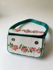 กระเป๋าถือทรงสี่เหลี่ยมผ้าฝ้ายปักลายดอกไม้ประดับลูกปัดแก้วทำมือ ALI FASHION ART AFA-03 สีเขียว ชมพู ขาว งานปักโพลีเอสเตอร์ - Product Image 3