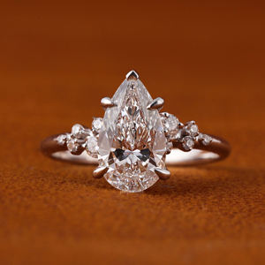 Anillo de Oro Blanco de 14k de Lujo con Diamante Cultivado en Laboratorio con Certificación IGI CVD HPHT en Forma de Pera para Mujer, Regalo de Compromiso o Boda - Product Image 1