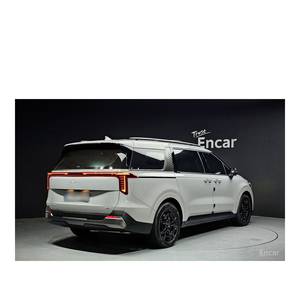 Kia Carnival HEV 2024 de 7 Plazas con Asientos de Cuero, Caja de Cambios Automática, Cámara Trasera, 38,157 km, Color Gris Grafito - Product Image 2