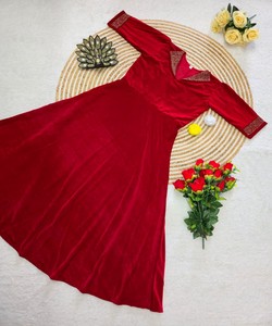 Kurti Femme en Coton Multicolore, Style Riche et Élégant, en Velours, Broderie Main, Pièce Unique, Pour Usage Quotidien, Dernier Design de Créateur, Prix de Gros - Product Image 3