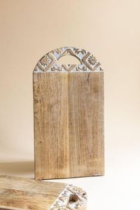 Planche à découper carrée en bois Linea Exports Inc avec poignée, épaisseur 1,3 cm, lavable au lave-vaisselle, non toxique, design rustique, facile à nettoyer - Product Image 1
