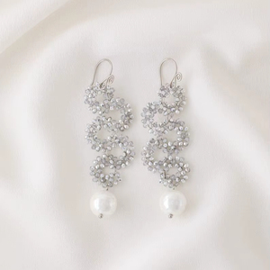 Longues boucles d'oreilles pendantes ondulées en perles, plaquées or, élégantes et tendance, pour femmes - Product Image 1