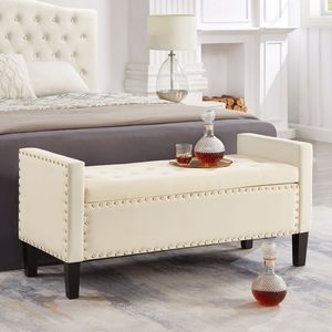 Banco tapizado en crema con botones capitoné y almacenamiento, con adornos de clavos, asiento acolchado suave para entrada, sala de estar, reposabrazos, banco de cama - Product Image 1