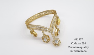 กำไลข้อมือ Kundan 11557 ชุบทองประดับเพชรโมอิสซาไนต์ ดีไซน์เก๋ประดับลูกปัด พร้อมจี้ห้อย สำหรับงานแต่งงาน ของขวัญ - Product Image 5