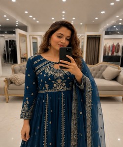 Ensemble robe longue Georgette Zari et travail de sequins pour mariage, tenue ethnique indienne pakistanaise 85553 VRINDAVAN- LC 1481 - Product Image 2
