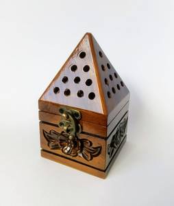 Brûleur à Bakhoor élégant en bois avec insert en laiton pour une combustion sûre des encens et des cubes parfumés - Product Image 6