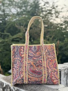 Sac fourre-tout matelassé en velours à imprimé floral fait main, sac à bandoulière rayé bohème tendance - Product Image 1
