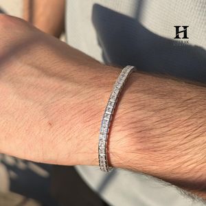 สร้อยข้อมือเทนนิสทรงปรินเซสคัท เงินแท้ 925 ประดับด้วยเพชร CZ คุณภาพสูง - Product Image 3