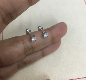 Boucles d'oreilles clous solitaires en diamant naturel Jewelspaark pour femme, 0,30 carats au total, en argent sterling 925 plaqué rhodium, taille brillant, serti à griffes - Product Image 3