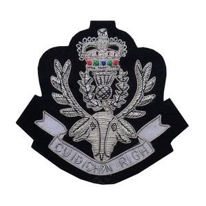 Badges de blazer personnalisés brodés à la main de qualité supérieure pour les officiers, avec tissu de haute qualité - Product Image 4