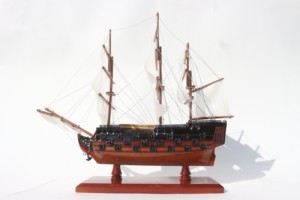 Maqueta del Barco HMS Victory Lord Horatio Nelson, Hecha a Mano, Pintada y Pulida, de 20 cm, para Regalo o Decoración de Mesa - Product Image 3
