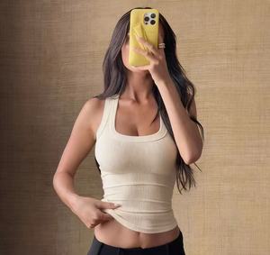 Camiseta Corta de Canalé con Logotipo Personalizado al por Mayor, Camisola de Alta Calidad para Mujer, Top Halter de Canalé Sólido para Mujer - Product Image 2