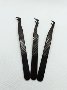 MAHFOOZ INSTRUMENTS Pince à épiler haute performance en acier inoxydable noir, personnalisable avec étiquette privée et motif drapeau sur la poignée - Product Image 3