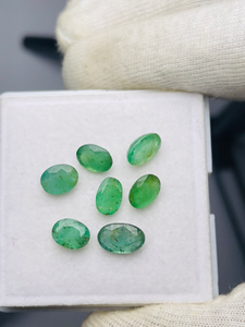 Esmeraldas naturales de Zambia, corte ovalado, lote de 7 piezas, 8.46 quilates, buena calidad con brillo, color verde intenso, disponibles a precio económico. - Product Image 3