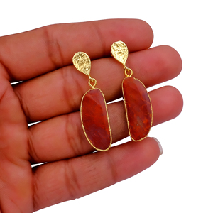 ต่างหูชุบทองสไตล์ทันสมัย - ต่างหูแบบติดเพชรพลอยแจสเปอร์สีแดงสำหรับผู้หญิง - ผู้ผลิตเครื่องประดับทำมือจากทองเหลืองขายส่ง - Product Image 5