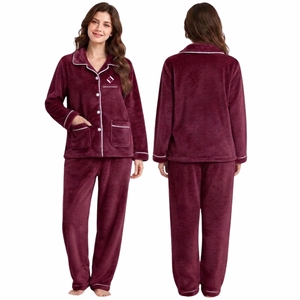 Conjunto de Pijama de Forro Polar para Mujer, Cálido y Acogedor, de Dos Piezas, Manga Larga, Transpirable, Ecológico, con Logotipo Frontal, Ropa de Dormir de Alta Calidad - Product Image 1