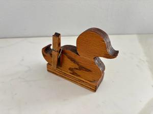 Porta Tarjetas o Recetas de Madera Tallada a Mano con Diseño de Pato, Estilo Rústico, de Roble Macizo, para Decoración de Cocina u Oficina, Organizador de Escritorio - Product Image 5