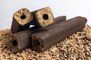 Briquetas de Madera Dura de Alta Calidad, Energía de Biomasa, Combustible Ecológico, Quema Eficiente, Soluciones de Calefacción Sostenibles, 100% Natural - Product Image 2