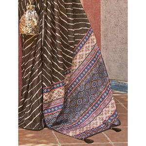 Spectaculaire marron imprimé numérique crêpe Festival porter Saree - Product Image 1