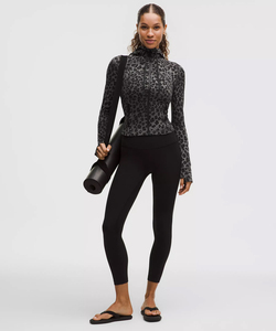 <b>Leopard</b> <b>Print</b> Zip-Up Hooded <b>Sweatshirt</b> Regular Sleeve Knitted Women Hoodies Bulk Clothing Custom Designs Premium Quality OEM - Product Image 3