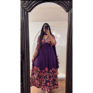 Conjunto de Diseñador Chinon con Estampado Artesanal, Top y Pantalón Aliacut con Dupatta Morado - Product Image 1