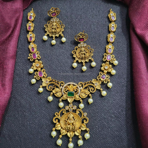 Peacock & Laxmi Designs With American Diamond Chapado en oro con Pearl Temple Jewelry Conjunto de joyería elegante de alta calidad para mujer - Product Image 1