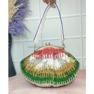 Sac de soirée fait main en forme de coquillage, orné de perles, avec motif coloré et bandoulière, idéal pour les soirées - Product Image 2