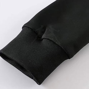 Survêtement de sport haute performance avec tissu extensible et design moderne et ajusté, léger - Product Image 6