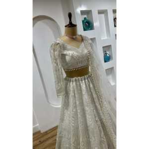 Elegante Lehenga Choli Blanco para Fiesta, Talla M, con Diseño Intrincado de Bordado con Hilos, para Mujer - Product Image 3