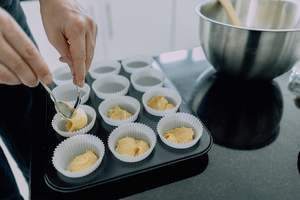 Nouveauté : Bol en métal fait main avec un élément décoratif élégant pour les salons, les tables à manger et les célébrations culturelles - Product Image 5