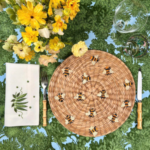 Adorable set de table rond en jonc de mer brodé à la main avec motif abeille, style rustique bohème, tapis de table tissé naturel pour la décoration de table printemps-été - Product Image 3