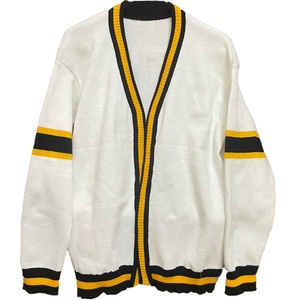 Crea tus propios diseños de logotipos personalizados en suéteres tipo cárdigan unisex de acrílico con letras bordadas y tejidos para hermandades y fraternidades. - Product Image 1