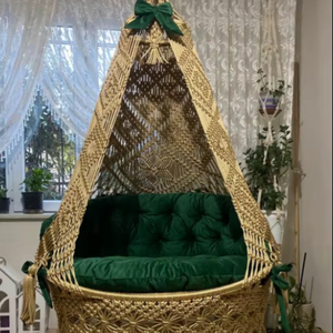 Silla Columpio Doble de Macramé Dorada, Columpio de Macramé con Cojines Verdes, Columpio Redondo de Macramé, Columpio de Macramé, Regalo de Inauguración de Casa - Product Image 1