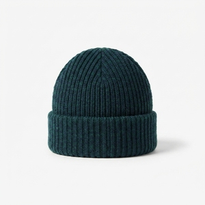 Gorro de Punto Acanalado Verde Oscuro Personalizado, Gorro de Invierno Cálido con Puño y Logotipo Bordado - Product Image 3